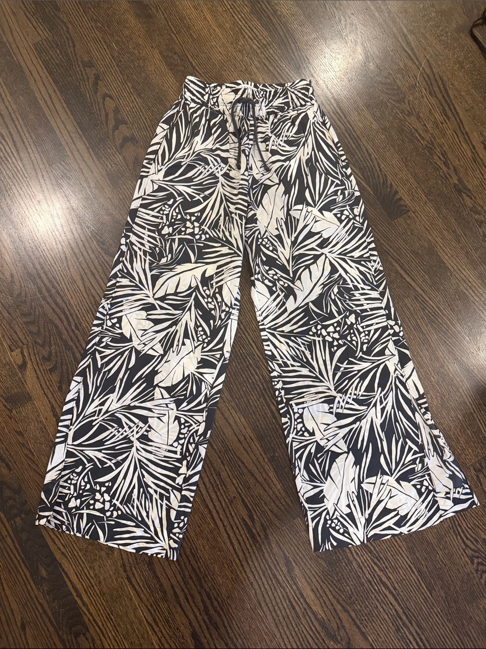 Frame Denim Black & White Tropical Wide-Leg Pants